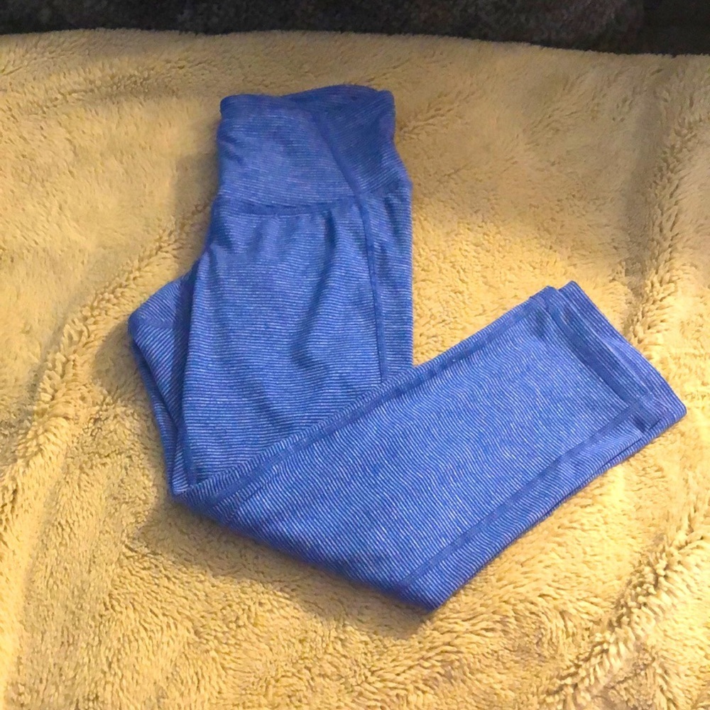 🔹4 for $30 Old Navy Active Cropped Leggings, size XS